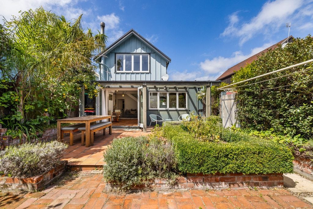 4 Stoke Street, Sumner, Christchurch - Carousel 1