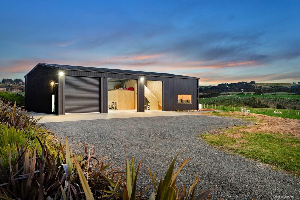 76 Munros Road, Clevedon, Clevedon - Carousel 2