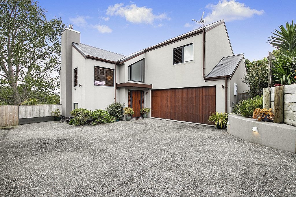 90A Tiroroa Avenue, Te Atatu South, Auckland - Carousel 2