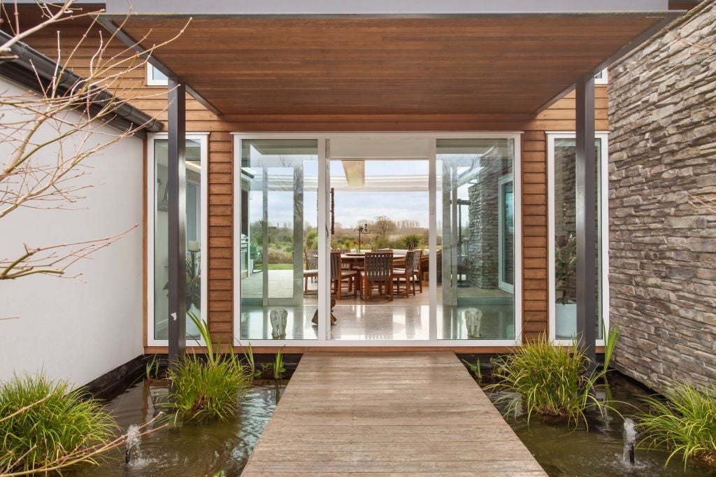 8 East Stream Lane, Northwood, Christchurch - Carousel 1