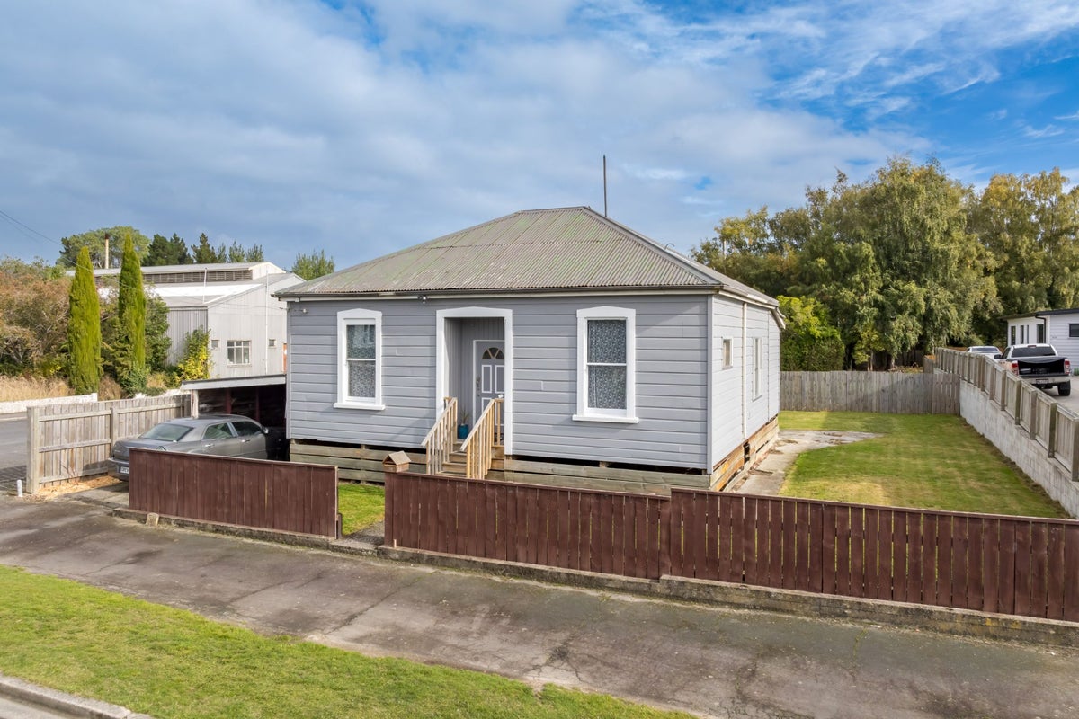 14 Ajax Street, Milton - Carousel 2