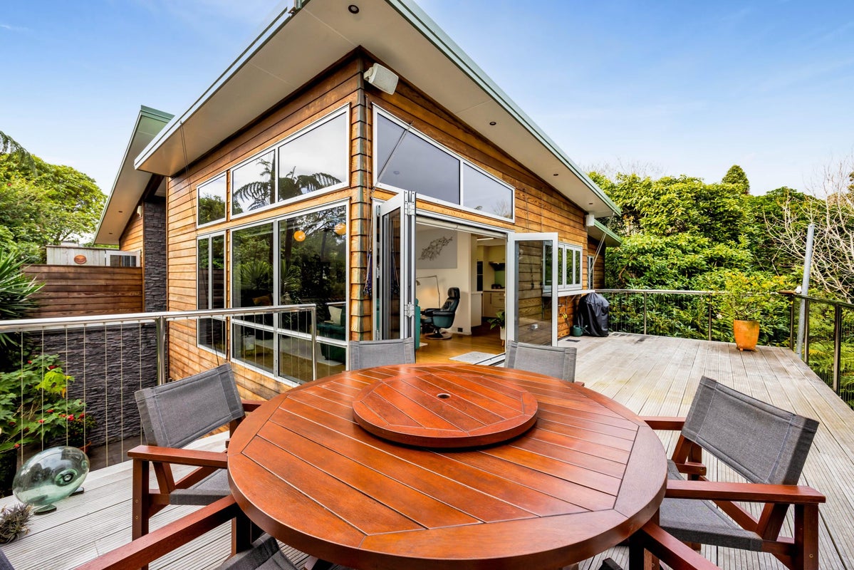 12 Leatham Avenue, Strandon, New Plymouth - Carousel 1