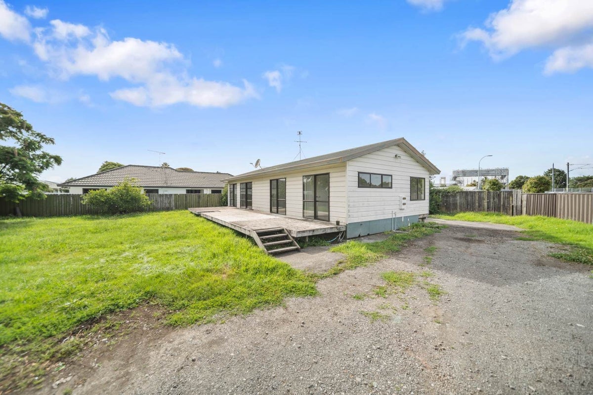 19 Manuroa Road, Takanini, Auckland - Carousel 1