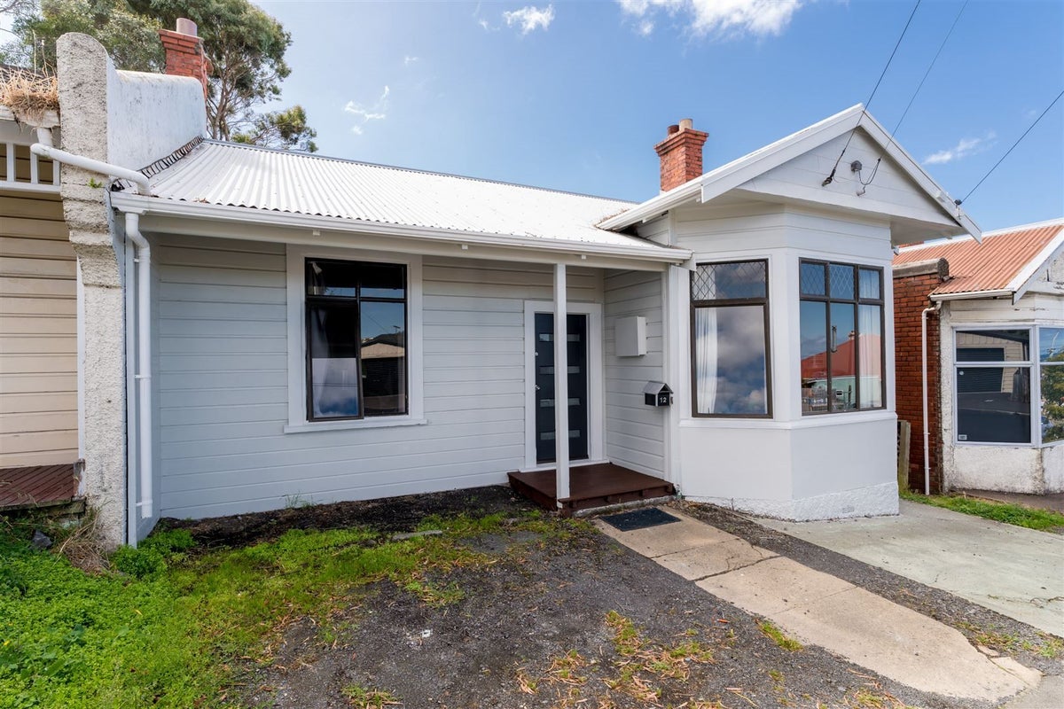 12 Eglinton Road, The Glen, Dunedin - Carousel 1