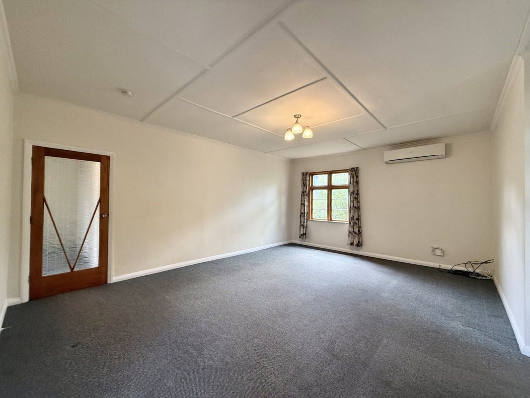 12 Henry Street, Ebdentown, Upper Hutt - Carousel 2