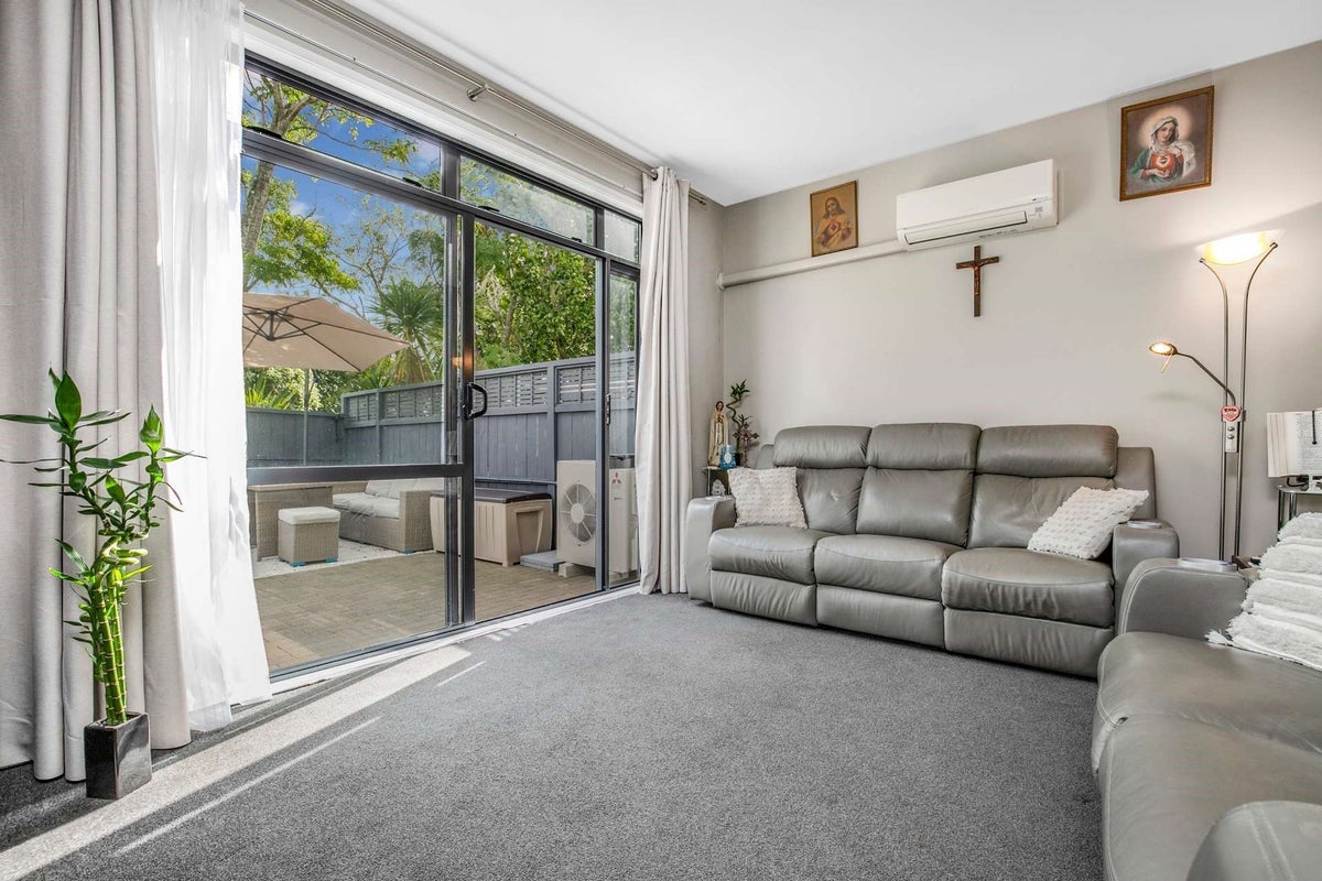45/2 Armoy Drive, East Tamaki, Auckland - Carousel 1