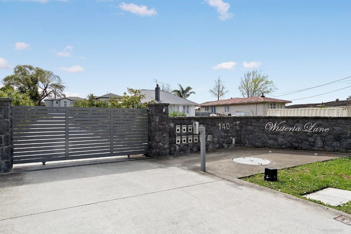 140R Hepburn Road, Glendene, Auckland - Carousel 2