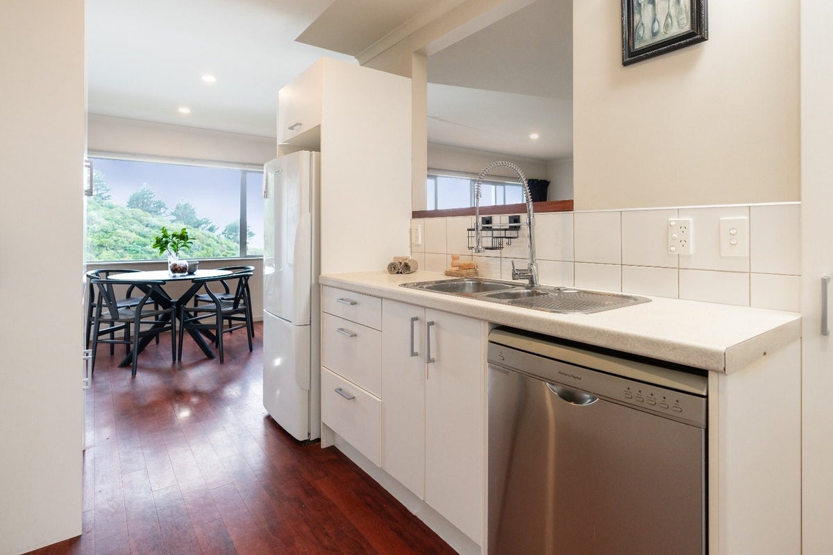 17F Onslow Road, Khandallah, Wellington - Carousel 2