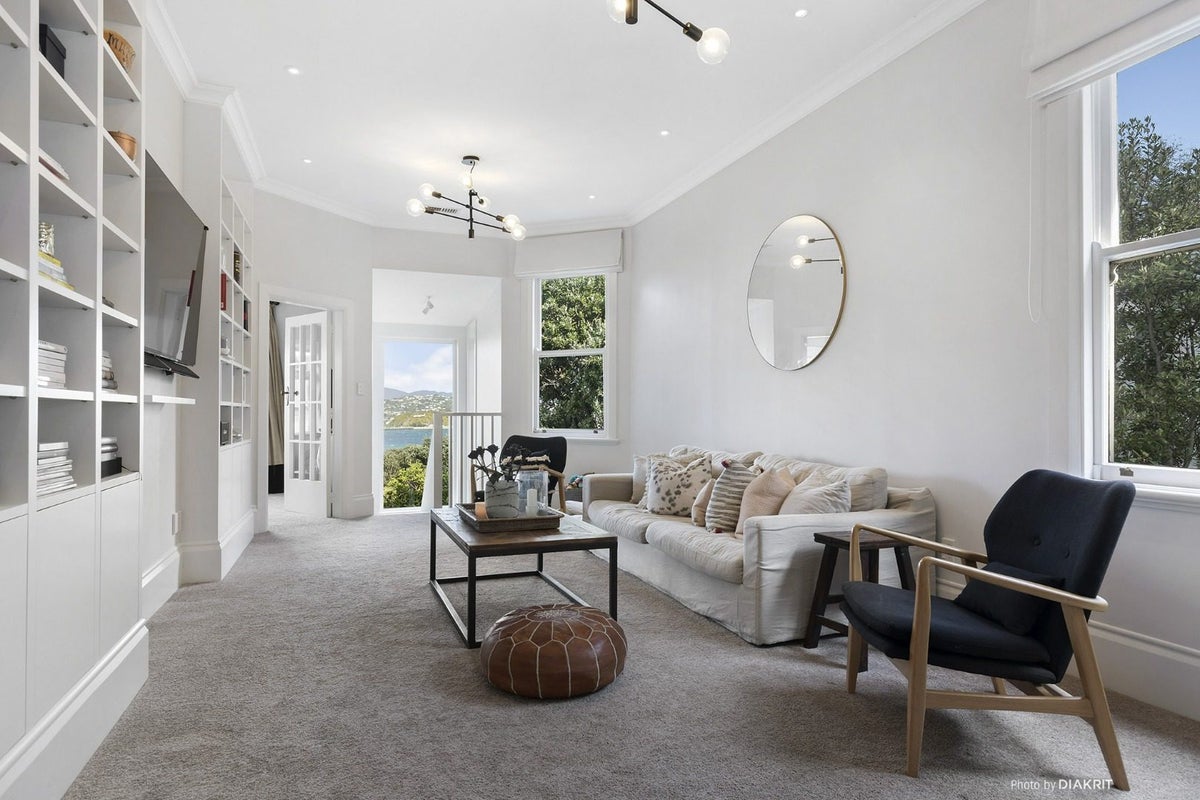 13 Rewa Road, Hataitai, Wellington - Carousel 1