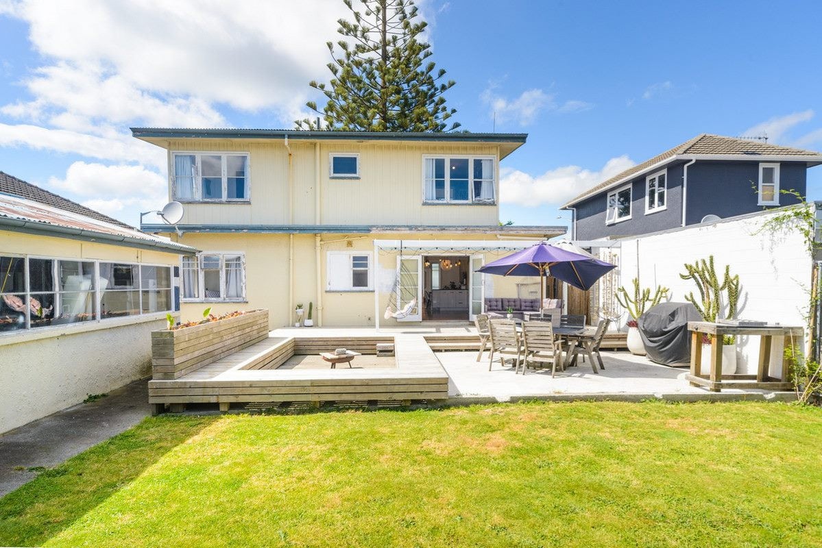 9 Featherston Street, Takaro, Palmerston North - Carousel 1