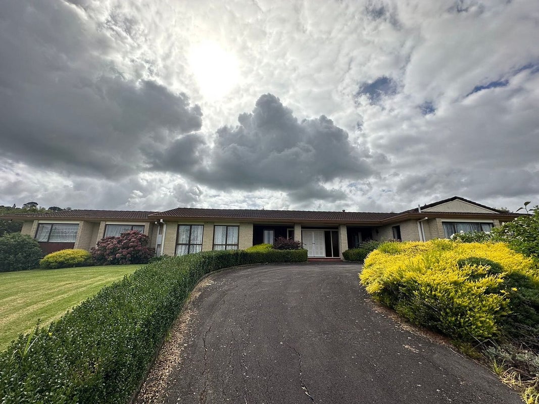 23 Gracechurch Drive, Flat Bush, Auckland - Carousel 1