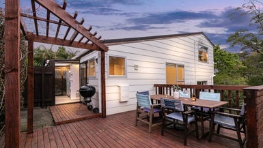 2/3 Hellyers Street, Birkdale, Auckland - Carousel 1