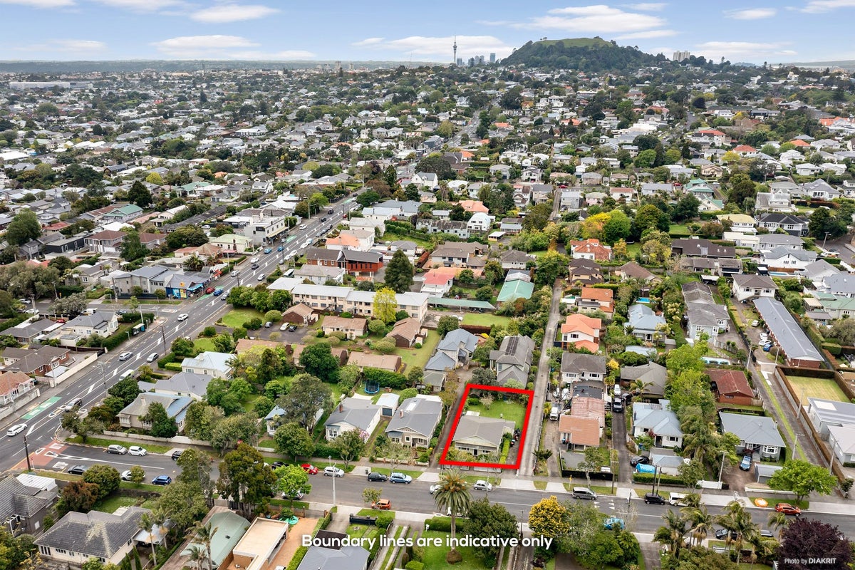 8 St Leonards Road, Devonport, Auckland - Carousel 2