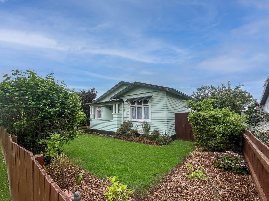 10 Tawa Street, Tokomaru, Palmerston North - Carousel 1