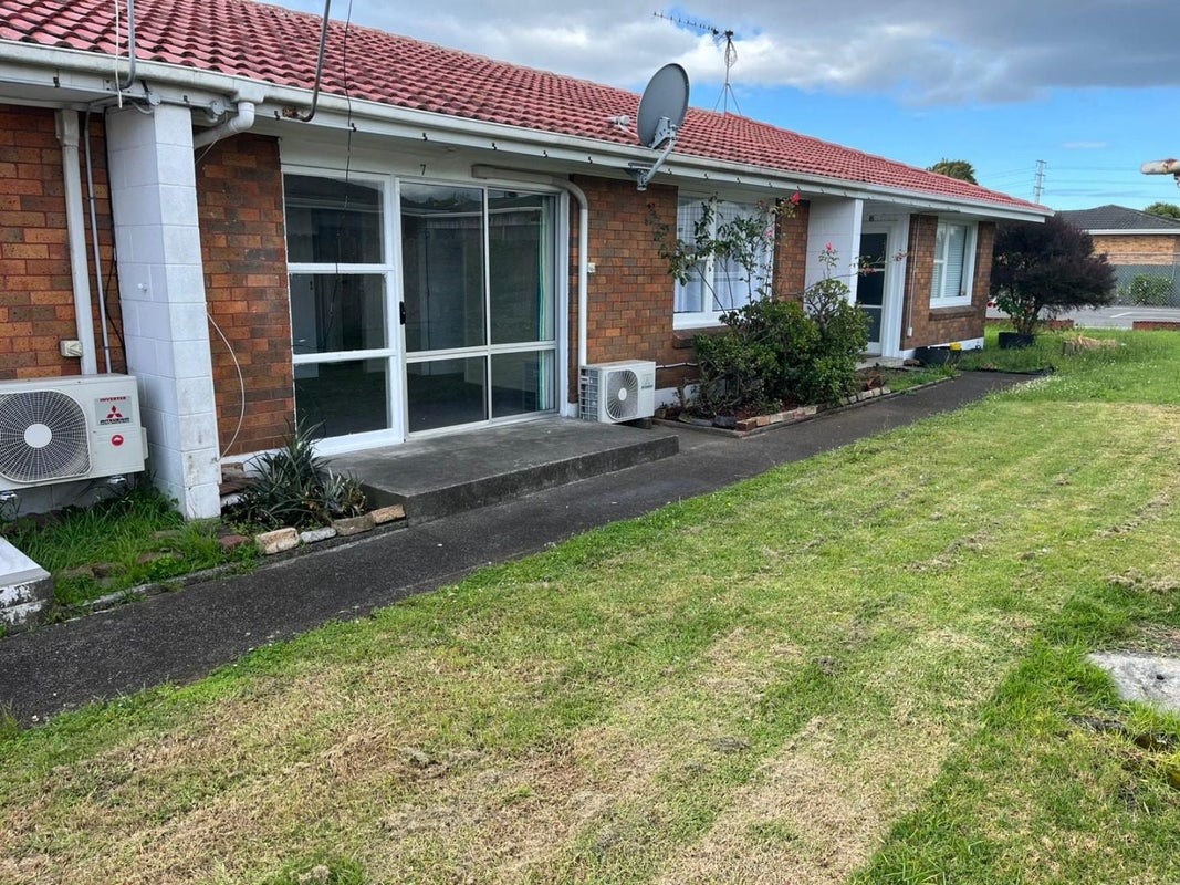 7/12 Reagan Road, Papatoetoe, Auckland - Carousel 1