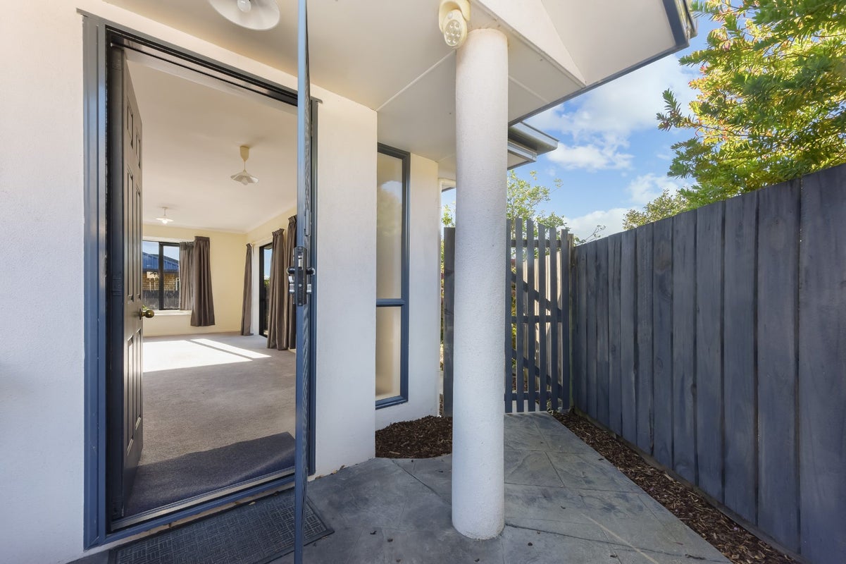85B Templemore Drive, Richmond, Richmond - Carousel 2