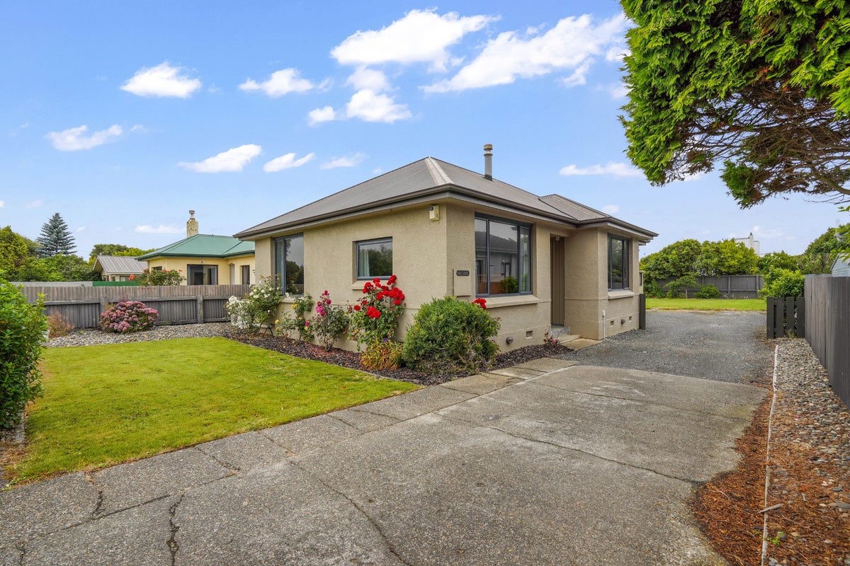 17 York Street, Strathern, Invercargill - Carousel 1