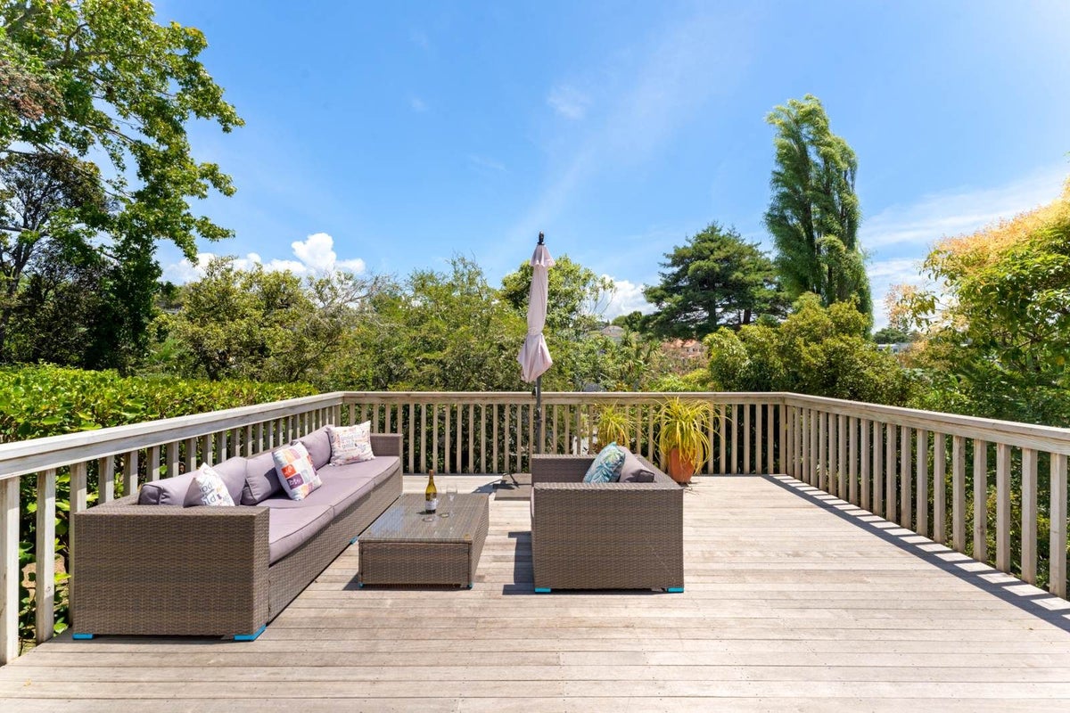 2/458 Beach Road, Murrays Bay, Auckland - Carousel 2