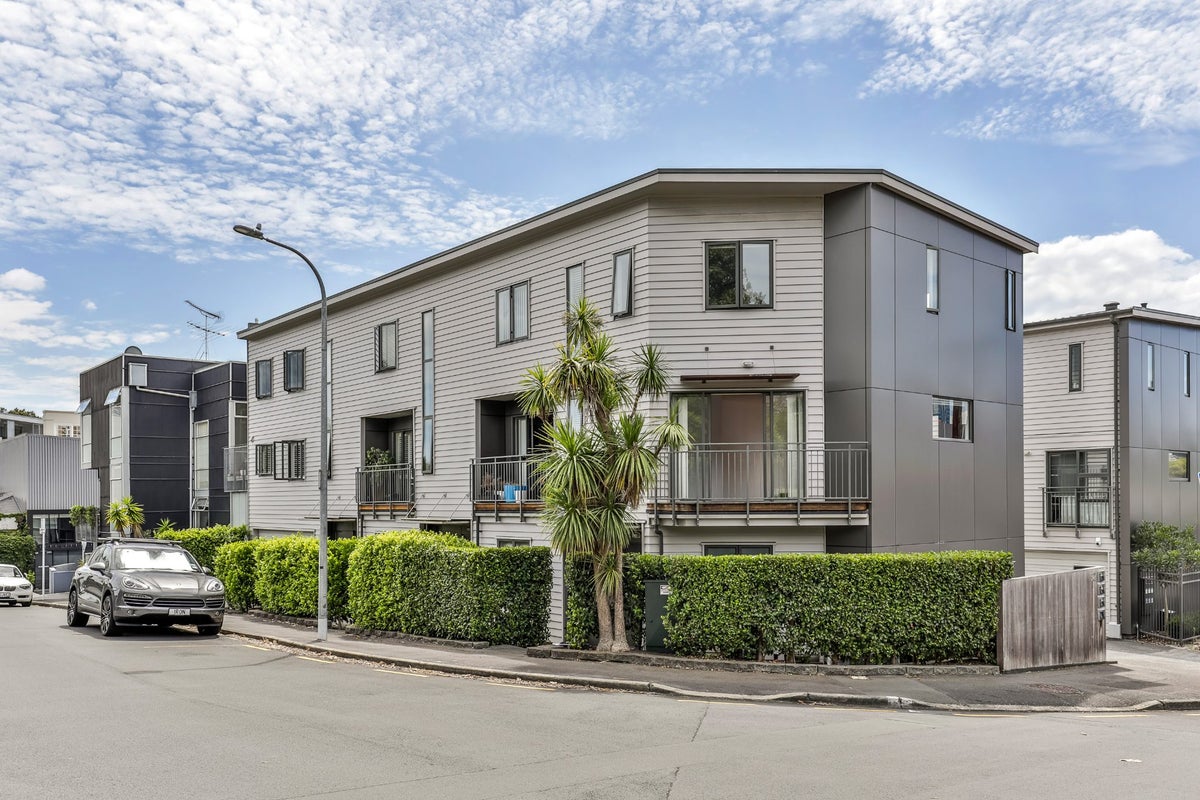 4/32 Ireland Street, Freemans Bay, Auckland - Carousel 1