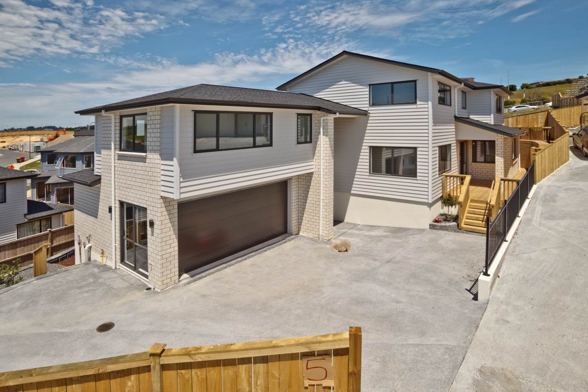 5 Colliston Rise, Pinehill, Auckland - Carousel 1