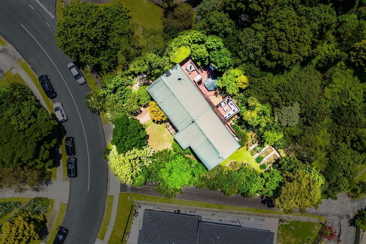7 Helvetia Drive, Browns Bay, Auckland - Carousel 2