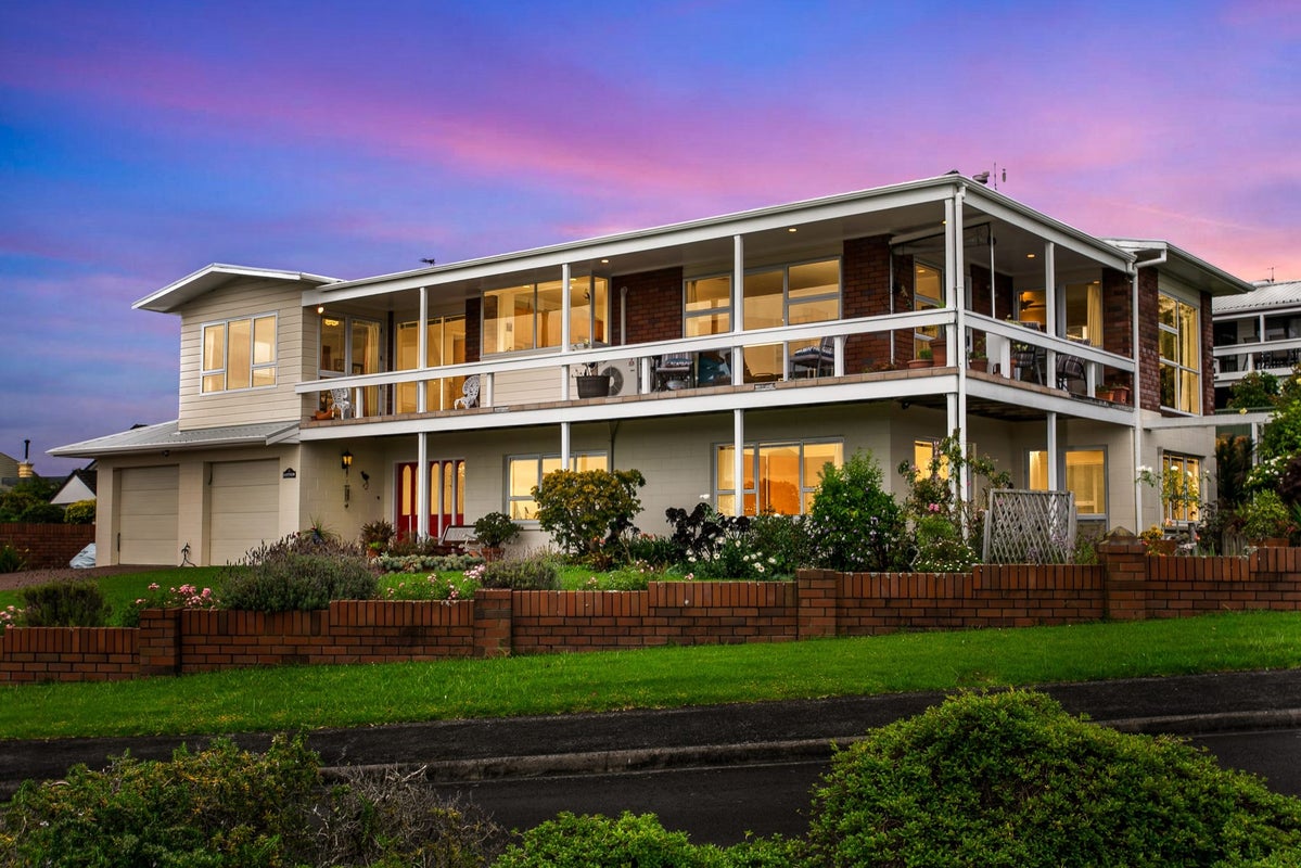 2 Parkside Road, West Harbour, Auckland - Carousel 1