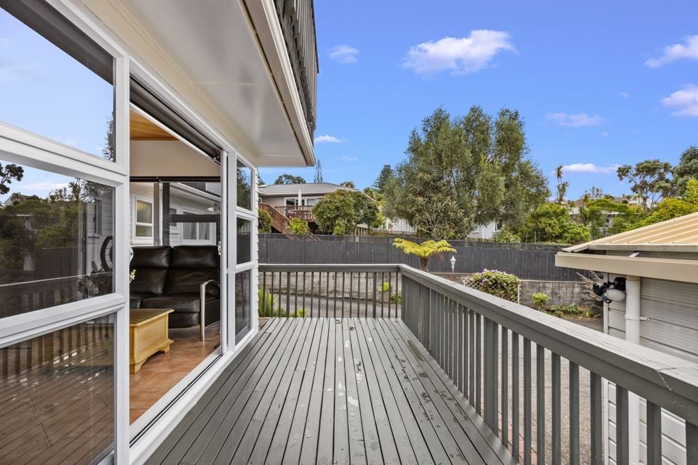 30 Deuxberry Avenue, Northcote, Auckland - Carousel 24