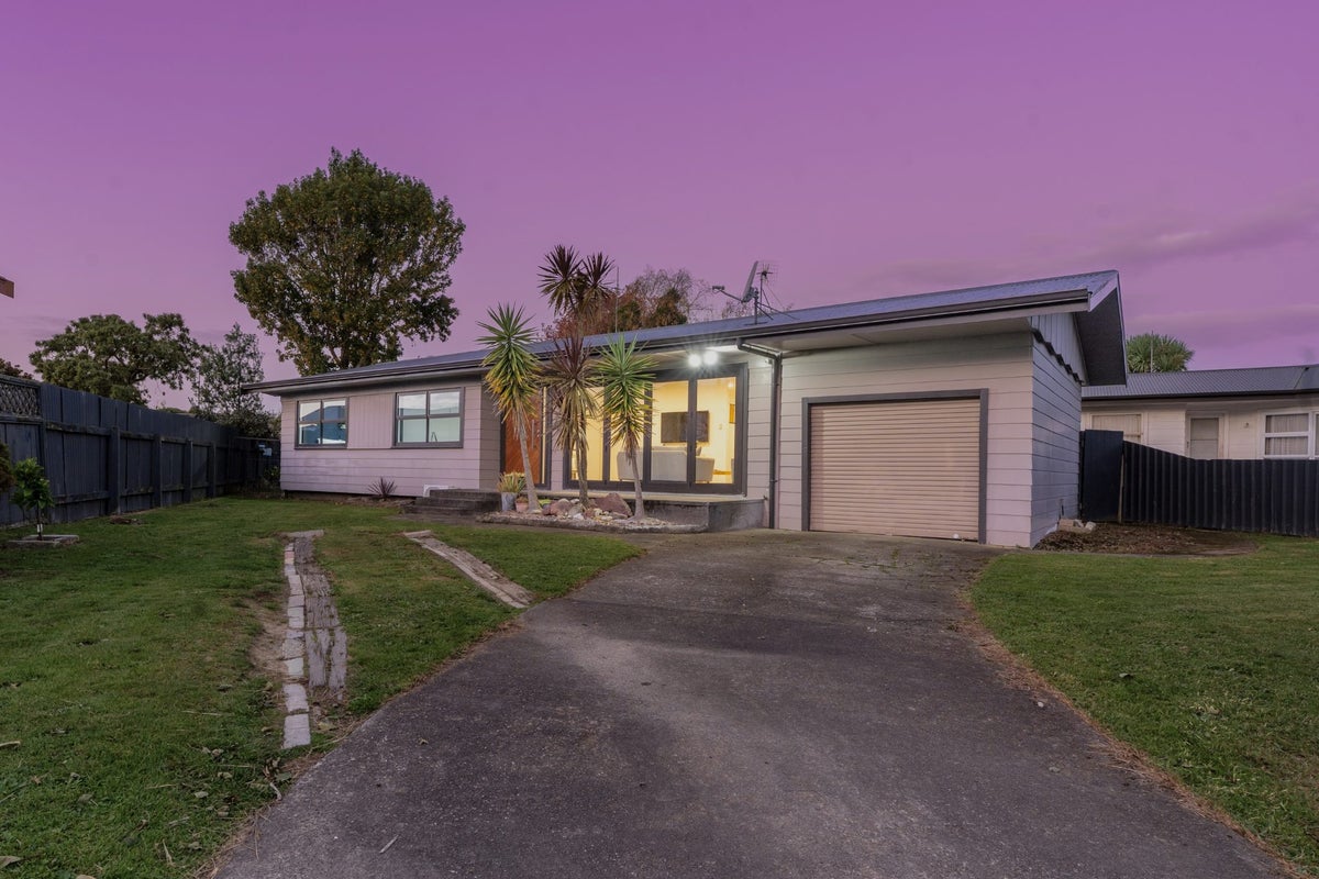 31 Apollo Parade, Milson, Palmerston North - Carousel 1