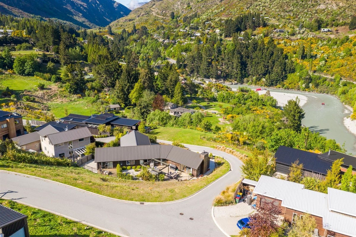 3 Haines WAY, Arthurs Point, Queenstown - Carousel 1
