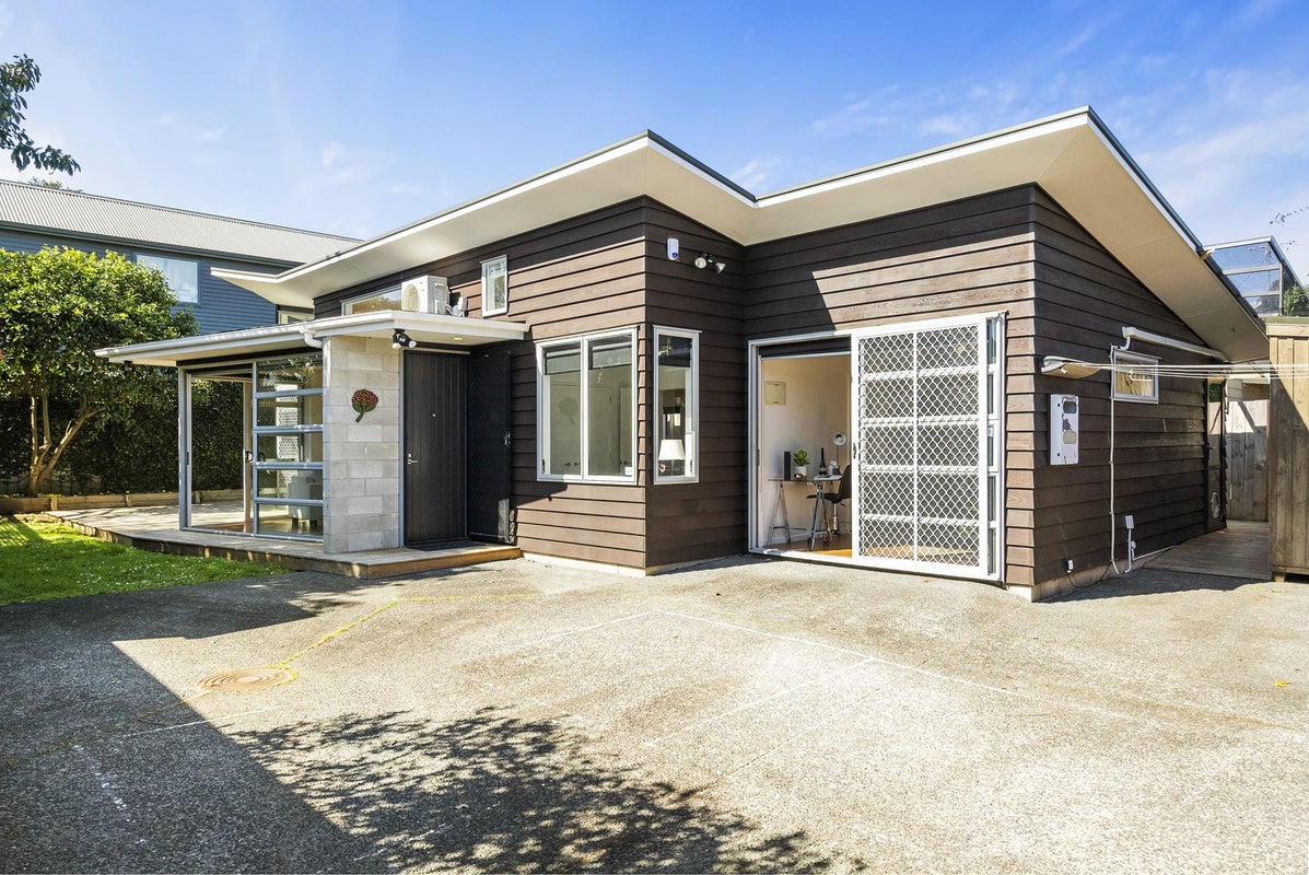 9A Newcastle Terrace, Mount Albert, Auckland - Carousel 2