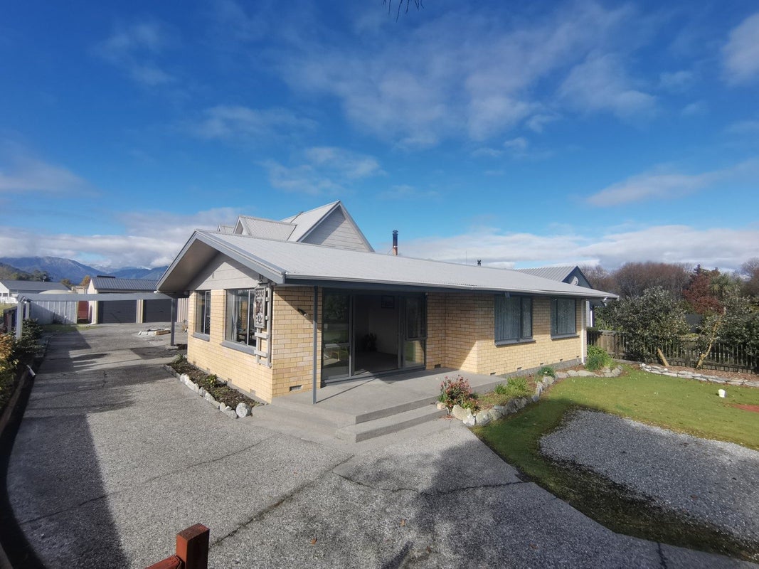 9 Bowen Street, Hokitika - Carousel 1