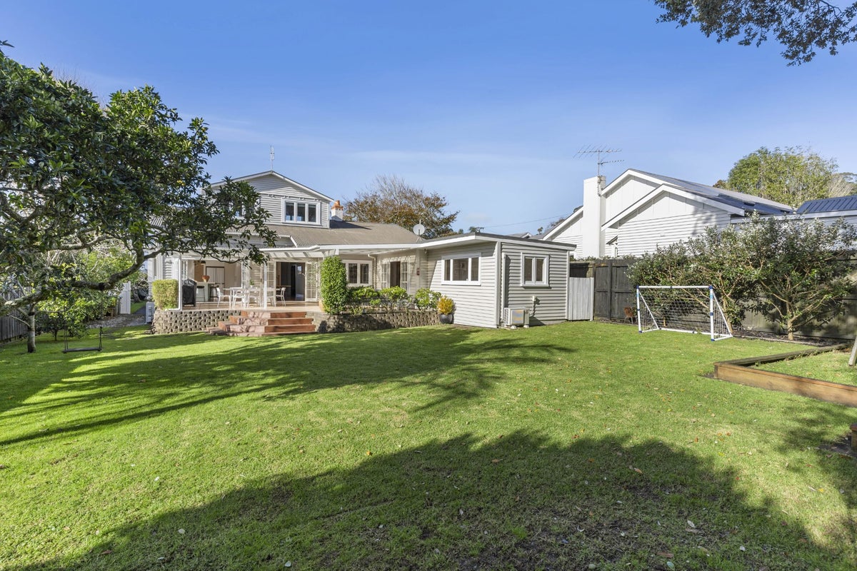 97 Alberton Avenue, Mount Albert, Auckland - Carousel 2