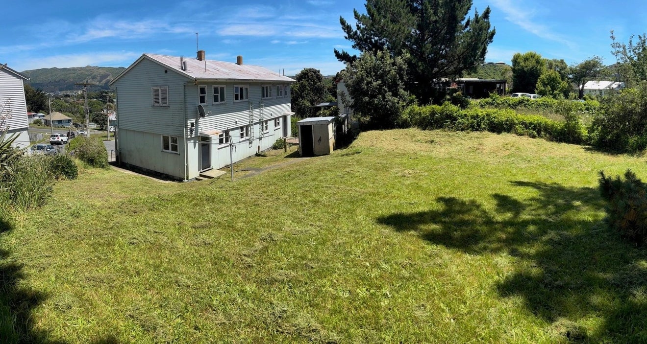 7B Devon Place, Cannons Creek, Porirua - Carousel 1