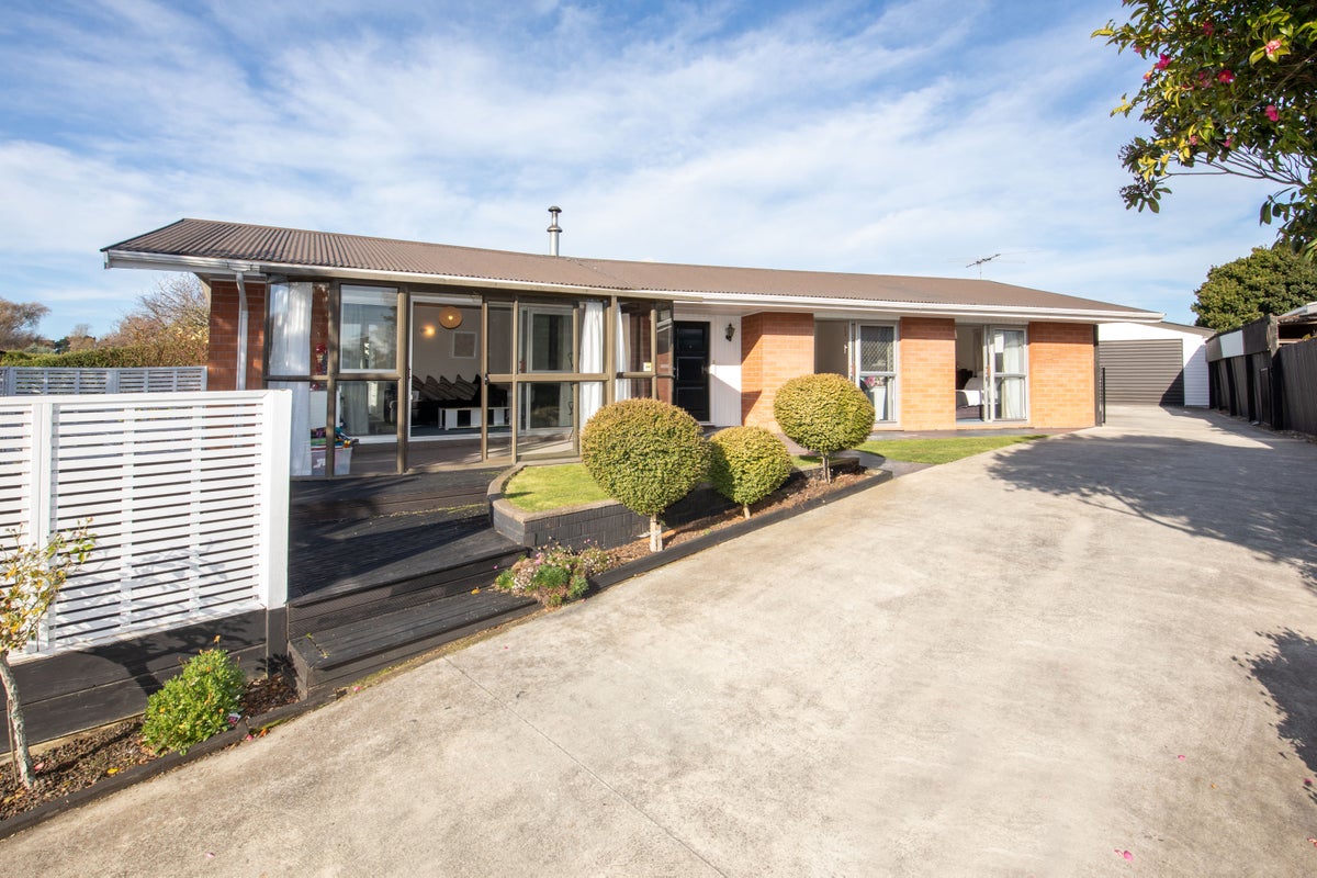 69 Warren Crescent, Hillmorton, Christchurch - Carousel 1