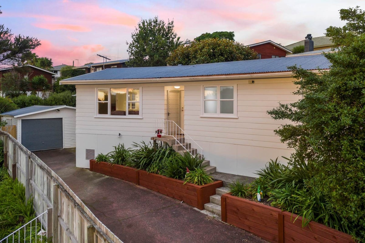 1/37 Roberts Road, Glenfield, Auckland - Carousel 18