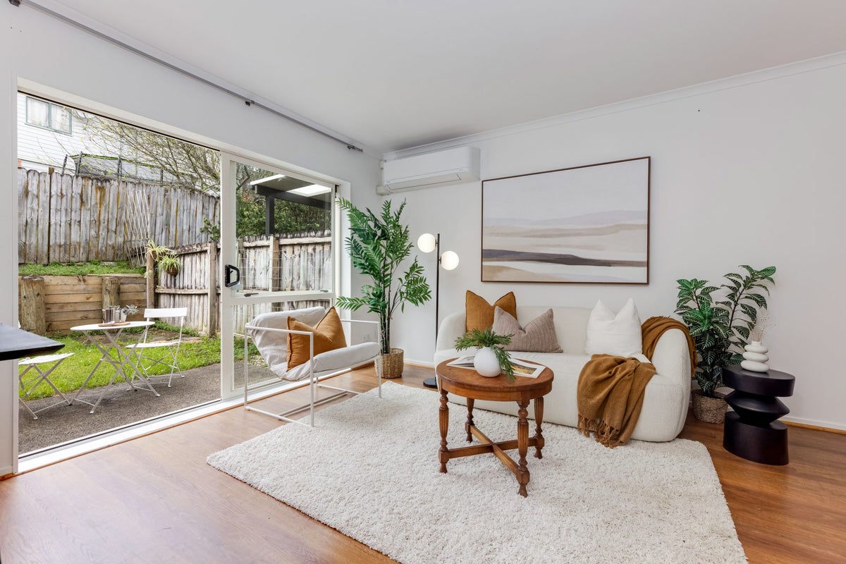 20 Brashier Circle, Sunnyvale, Auckland - Carousel 1