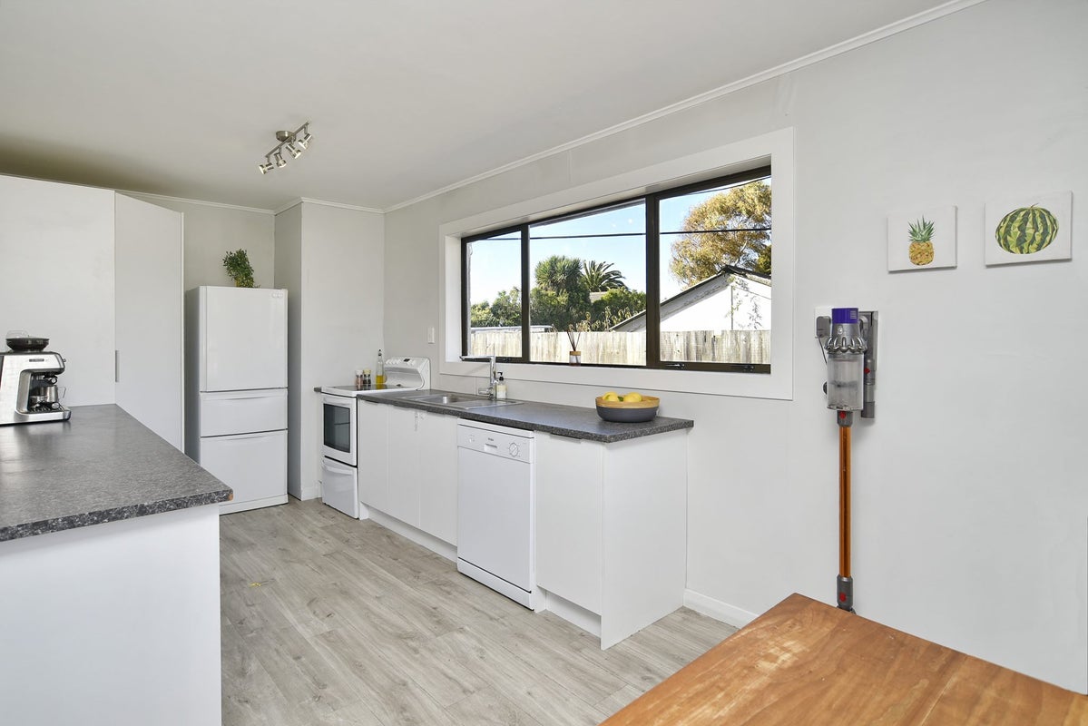 4 Betty Place, Aranui, Christchurch - Carousel 2