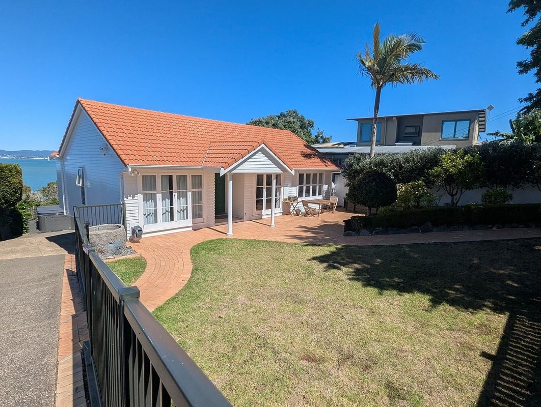 18 Tizard Road, Birkenhead, Auckland - Carousel 1
