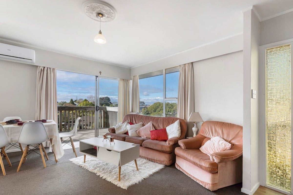 2/74 Chivalry Road, Glenfield, Auckland - Carousel 2