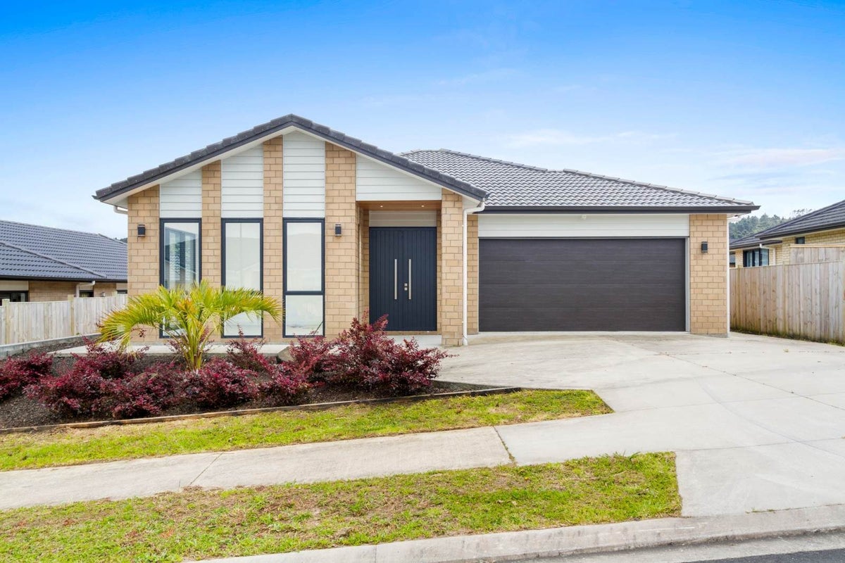 12 Pohue Avenue, Huapai, Kumeu - Carousel 1