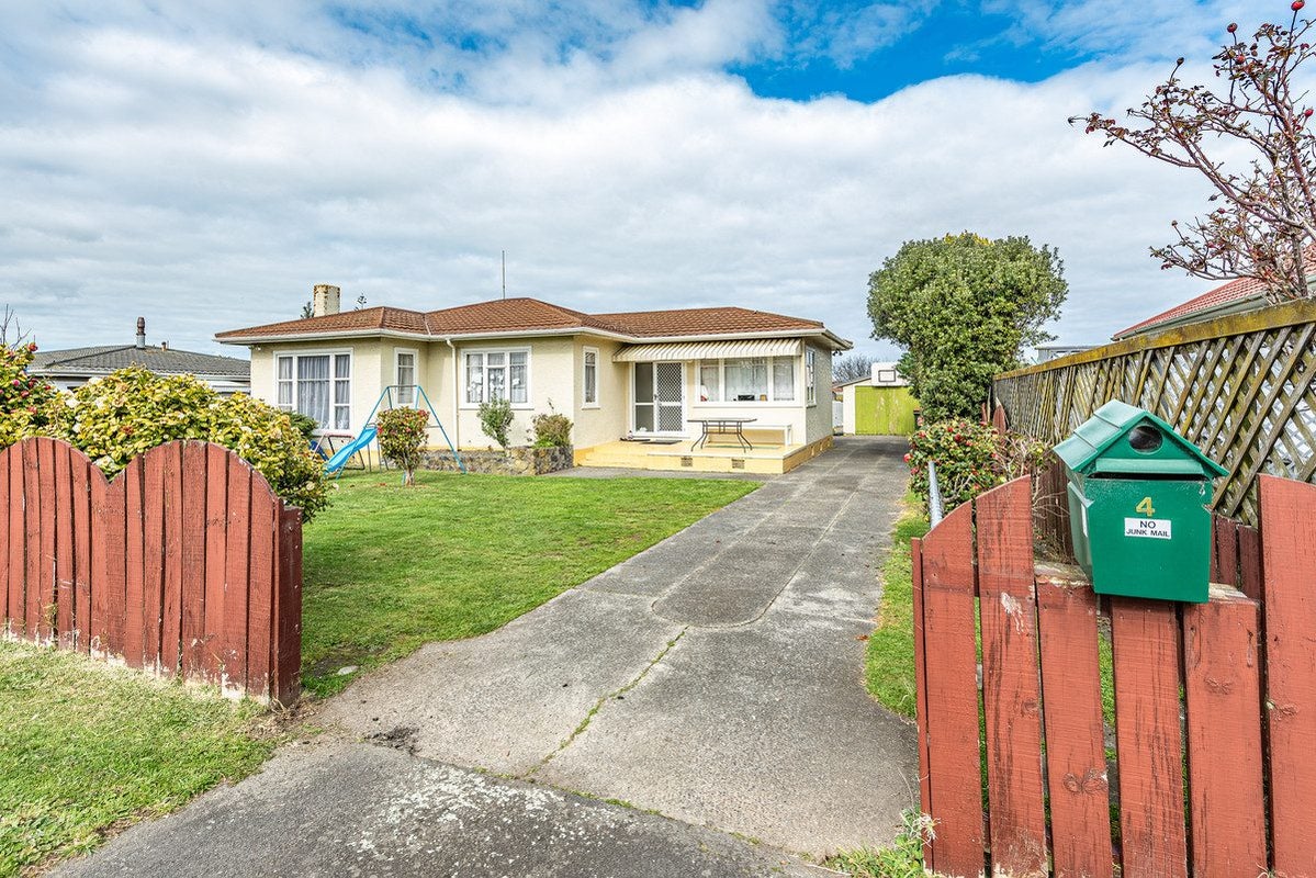 4 Tongariro Street, Castlecliff, Whanganui - Carousel 1
