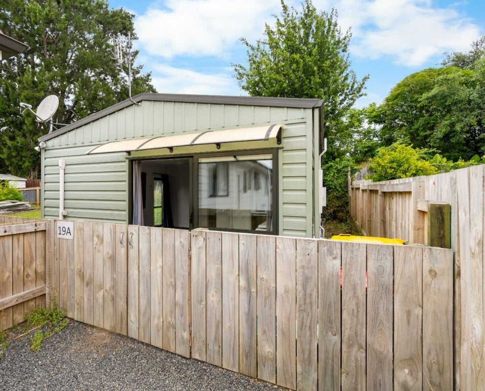 19 Matipo Crescent, Pukete, Hamilton - Carousel 1