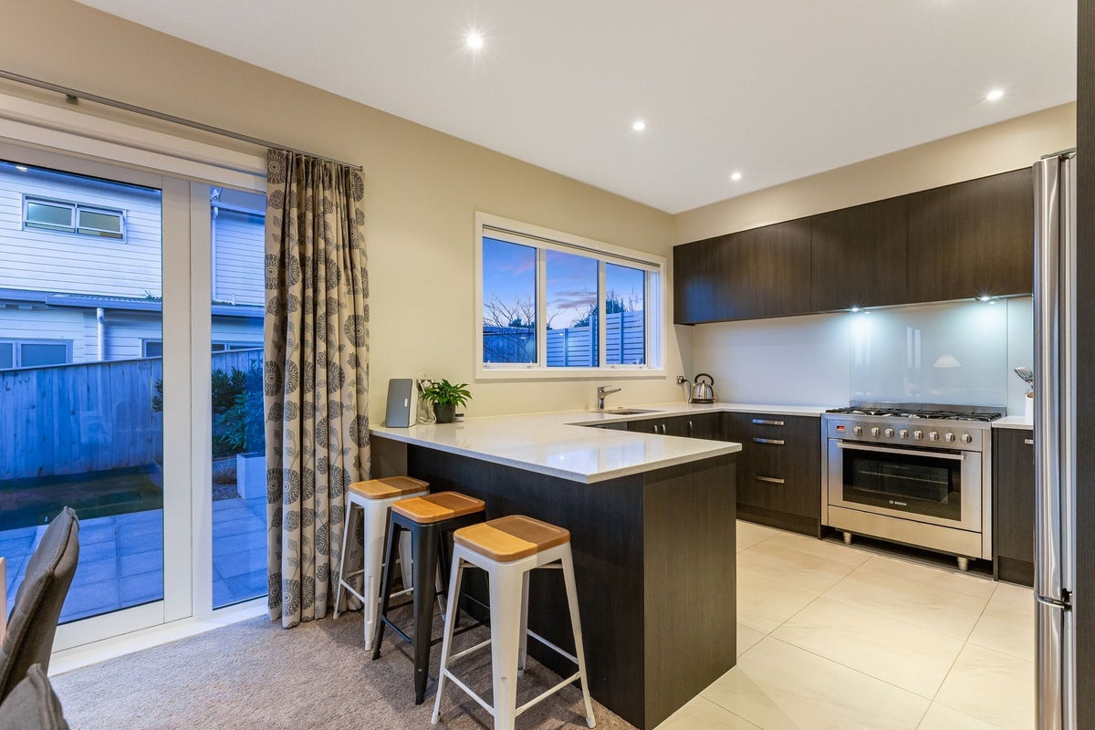 135 Endeavour Drive, Whitby, Porirua - Carousel 2