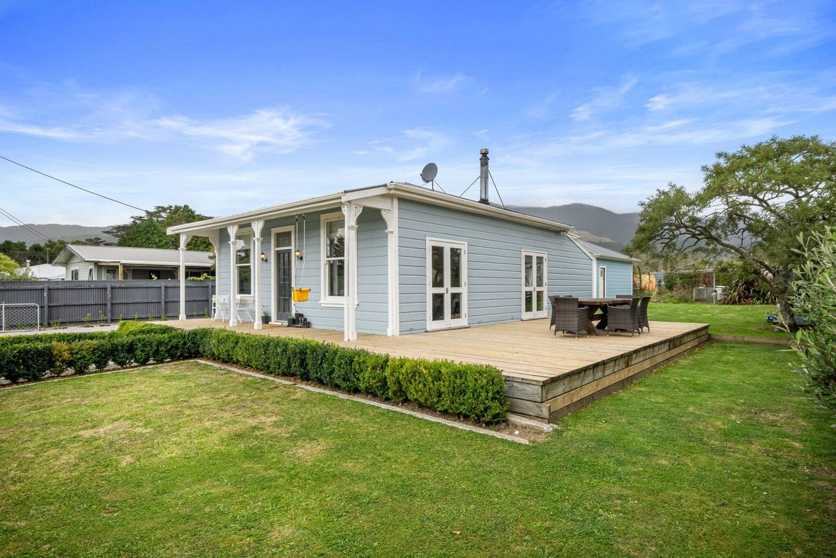 42 Flux Road, Mangaroa, Upper Hutt - Carousel 2