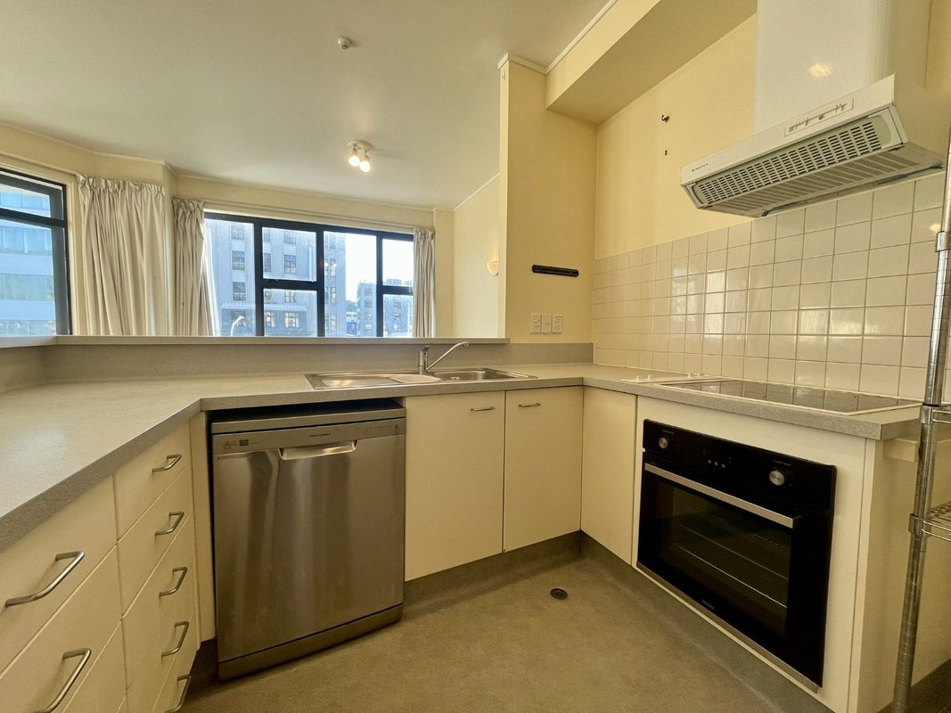3E/16 Kent Terrace, Mount Victoria, Wellington - Carousel 2