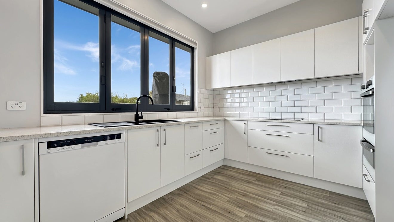 51B Rodney Street, Howick, Auckland - Carousel 2