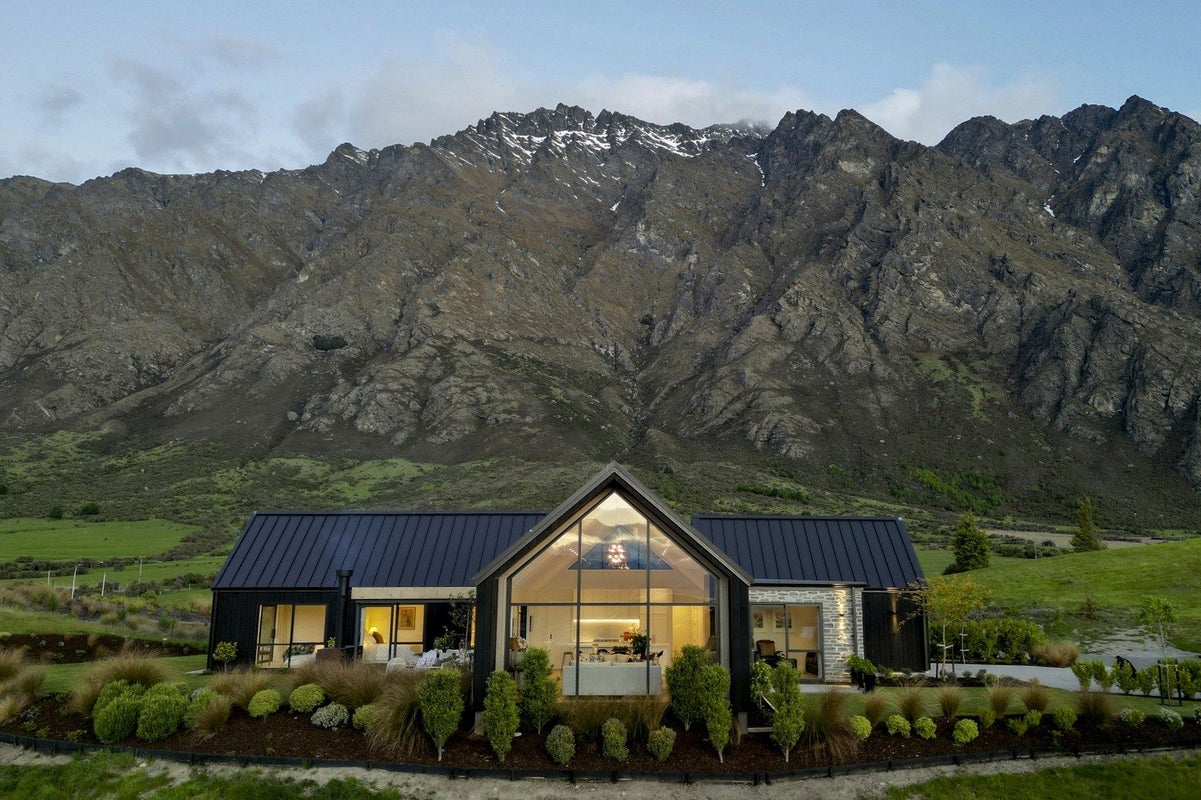 1 Chimney Lane, Jacks Point, Queenstown-Lakes, Otago - Carousel 1