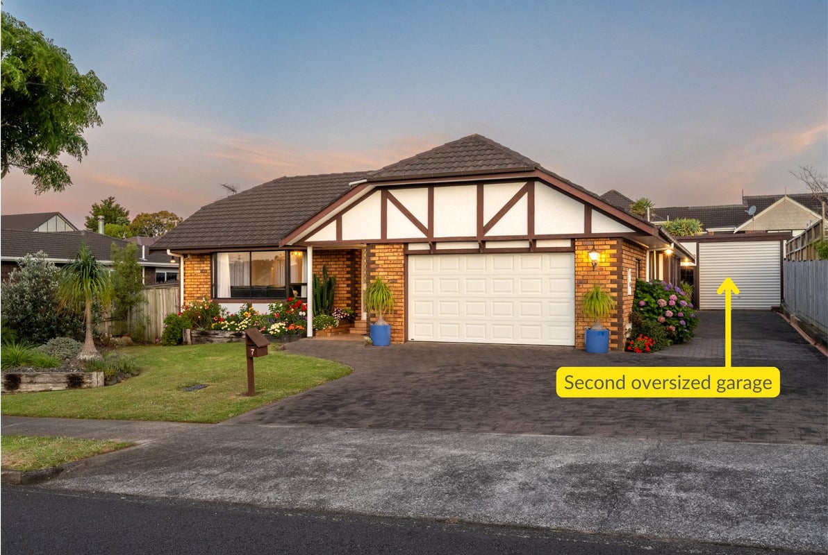 7 Majesty Place, Half Moon Bay, Auckland - Carousel 2