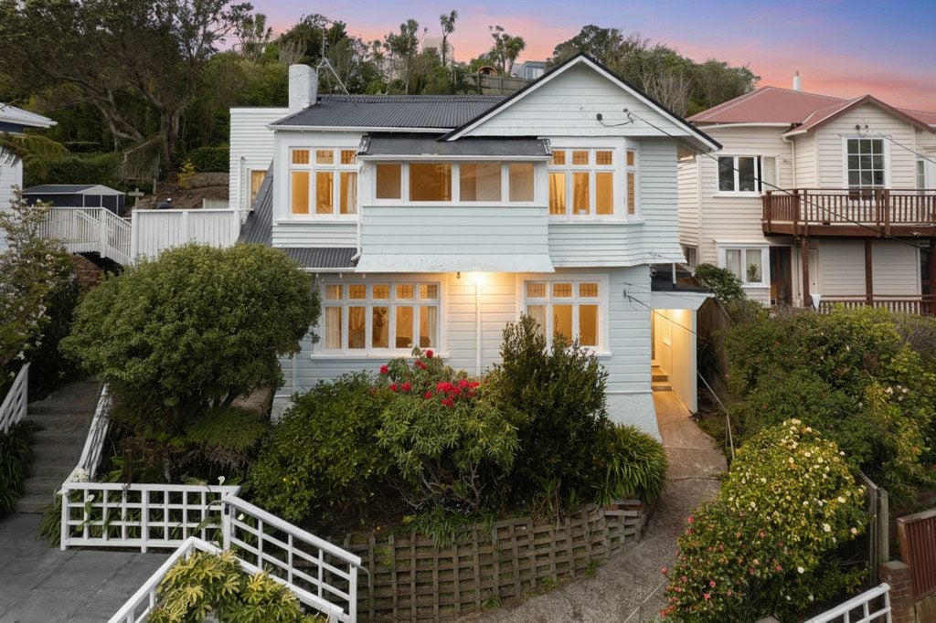 142 Kelburn Parade, Kelburn, Wellington - Carousel 1