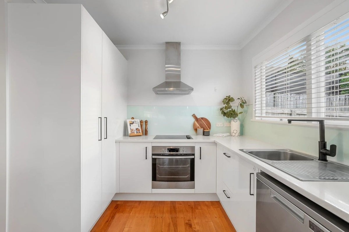 8 Beswick Place, Birkdale, Auckland - Carousel 2